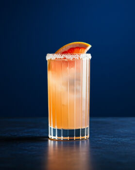 😎😋This is not your average Paloma, this is Crafter’s Paloma. 
Salted rim, fiery soul, forest roots.
Crafted for those who don’t just sip — they celebrate.
🍊🍋Crafter’s Paloma Recipe
– 40 ml Crafter’s Wild Forest Gin
– 50 ml grapefruit juice
– 20 ml lime juice
– 10 ml agave syrup
– 2 dashes of saline
– Sparkling water
Use a lime wedge to rim a glass with salt. Shake all ingredients (except sparkling water) with ice. Double strain into a highball over ice. Top with sparkling water and garnish with a grapefruit slice.

Attention! This is an alcoholic beverage. Alcohol may cause damage to your health.
#CraftersGin #CraftersPaloma #WildForestGin #GinCocktail #CraftersMoments #Liviko #EstonianGin